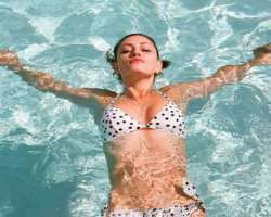 Although she is not a strong swimmer, she worked h Although she is not a strong swimmer, she worked hard to improve her swimming skills during pre-production of 'H2O: Just Add Water' for playing Mermai